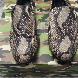 Vince Camuto Snake Skin Loafers 8.